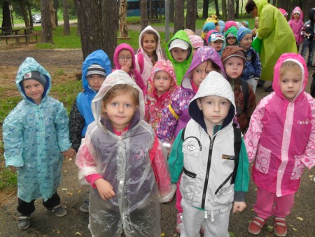 Maľovala pani jeseň farbičkami listy